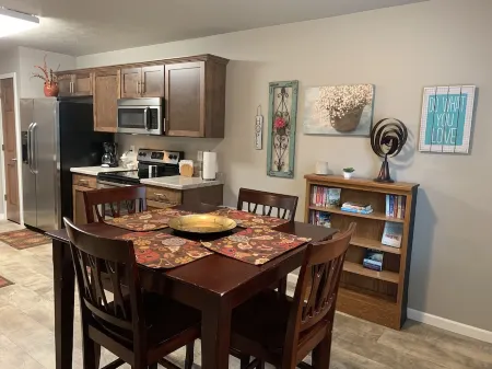 Juniper Townhome #3 Отели в г. Митчелл