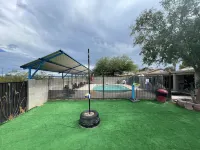 Beautiful 4bedroom and heated pool, great place for family gatherings! Hotels in Drexel Heights