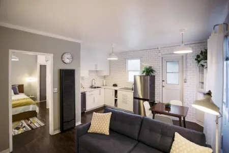 The Lincoln Street Cottage SANITIZED & SAFE!