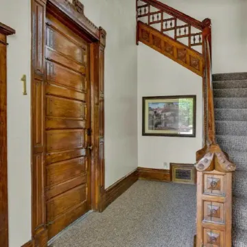 Craftsman charm King Bedroom Private Condo Unit walk to hospital &  capitol