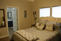 Cozy Bunglow Centrally Located Hotels in Vernon