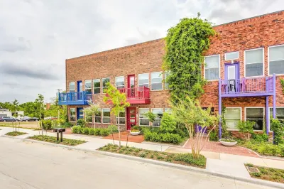 Luxury Downtown Fort Worth Villa, Walk to Everything Hotels near Renaissance Square