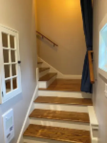 Sunny, private apartment. Walk to Kennebunk Village. Close to beaches.