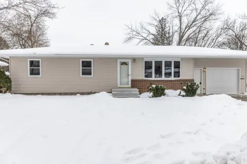 A Cozy Updated 3 Bedroom Home! Hotels in Fergus Falls