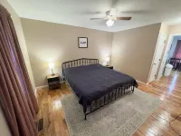 Peaceful Townhouse Near Lake