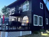 Charming Waneta Lake Front Cottage! Kayaks! Wine Country Flx Hotels in Tyrone