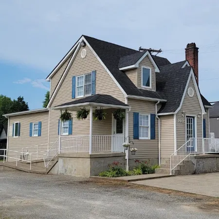 Spacious, Fully-Stocked, Walking distance to Downtown