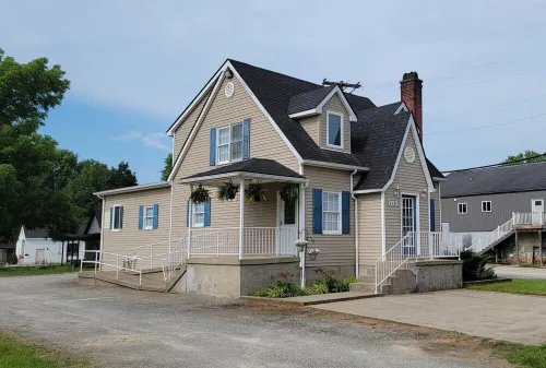 Spacious, Fully-Stocked, Walking distance to Downtown