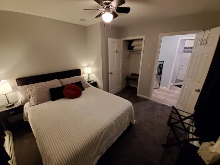 Beautiful new Lake Erie- view rental