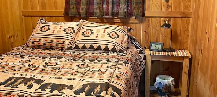 Year round cozy cabin on Trout haven Pond, close to trails & Lake St. Helen Hotels in Roscommon County