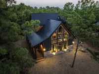 Train Station Cabin - Sleeps 10 - Arcade - Hot Tub, Outdoor Fun & EV Plug