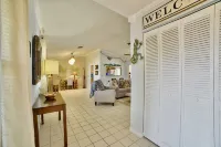 Stylish Sebring House – Across from Lake Jackson & Close to the Downtown Circle