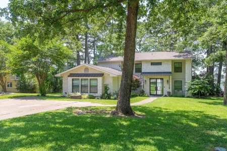 Stunning Five Bedroom Escape - Great Water!