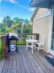 Lake Tree Loft mins from the Beach-Barn Style Chic