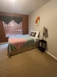 3 bedroom house 5 minutes away from the airport in Colorado Springs all for you. 科羅拉多斯普林斯住宿飯店