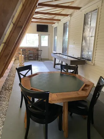 Meredith Charmer-walk to lake, town, shops, & boat launch