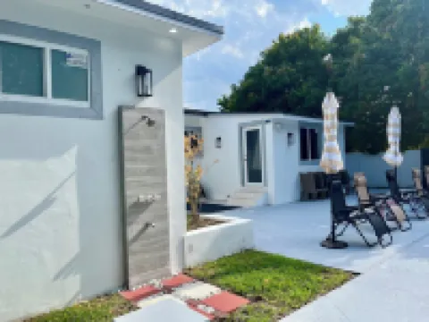 CocoMango Villa Miami Hotels near Oleta River State Park