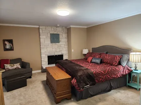 Large House in Pullman, Go Cougs!