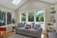 Cozy Lilly Cottage in Salem