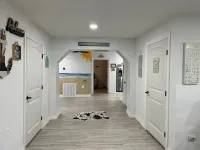 Pelican Place--lit dock, crab cages, W/D, 5 TVs, gameroom, fully stocked kitchen