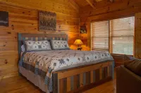 Pigeon Forge Studio Cabin