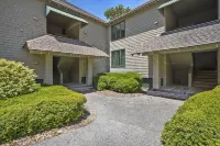 Villa Overlooking Roy Barth Tennis Courts- 5 Minute Walk to Beach