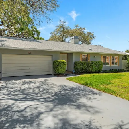 Quiet Oceanside Getaway excellent for families with children- Palm Harbor, FL