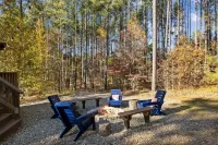 Enchanted Woods - Captivating Retreat for Couples or Small Family in Hochatown.