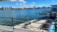 Cozy 1 Bedroom Getaway • Walk to Clearwater Beach