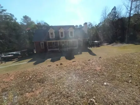 Cozy Country Home with 5 Bedrooms 4 Baths and Swimming Pool