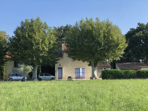 New mod cons et quiet T2 in Provencal farmhouse in countryside, fully equipped