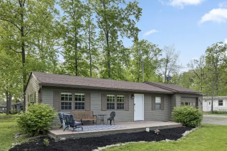 ❤️ Spacious Island Cottage at Indian Lake ❤️