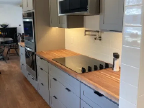 MAC House - Newly Renovated - With Backyard Spa Hotels in McPherson