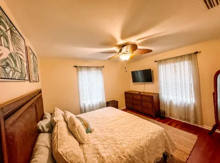 Key Lime Cottage - Minutes from the Beach, Ocean Center, Pictona & Downtown!! Отели рядом с достопримечательностью «Lavender Fields Day Spa»