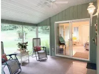 Cottage—house in Green Bay Hotels in Howard