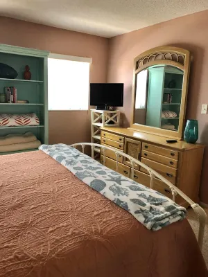 Beach Front Condo, Venice, Florida. 2 bedroom, 2 bath, heated pool.