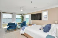 Luxury Lakefront - Game Room - 7 beds - Hot tub - Kayaks - Dock
