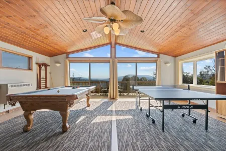 National Geographic Views 7bdr Hot Tub Game Room