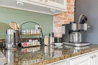 Downtown!  Views!  Dining!  King & Queen beds! Hotels in Hallowell