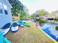 Paddle Paradise: 3/2 Bath House with Jacuzzi, Kayaks, Paddleboards & Game Room