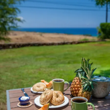 Hale Ohia Seaside Charmer Near Iconic Big Island Beaches! Отели рядом с достопримечательностью «Поле для гольфа "Хапуна"»