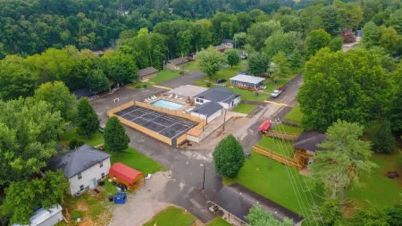 Experience Lake Cumberland at Burnside Bungalow: Private Dock, Pool Access!