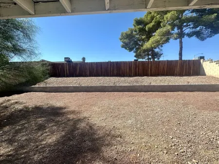 Las Vegas Retreat · Modern 3BR Oasis · 10 Min to Strip · Pet-Friendly & Licensed Отели рядом с достопримечательностью «Парк Кларк Уэтлендс»