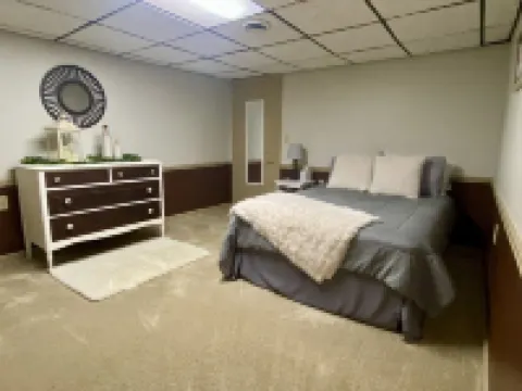 Maple Street Hideaway -Berlin- Walk into town to eat and shop