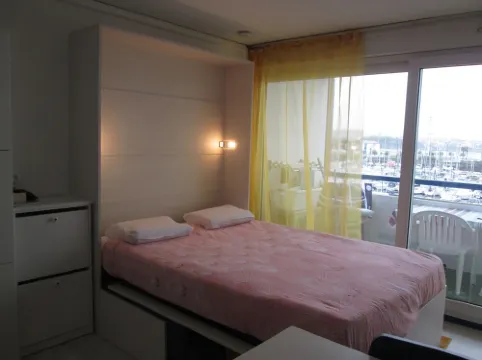 Tres Belle VUE SUR LE Port,parking Couvert,plage,piscine,wifi,climatisation