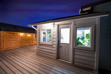 Jungalow Bungalow w/hot tub right across from WWU, close to downtown and shops!