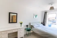 Ocean 1  Apartment Overlooking Fistral Beach - Apartemen