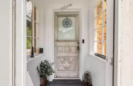 Charming, cozy, vintage house located in the historic Silver Valley. Отели в г. Маллан