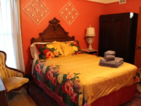 Historic Home With Modern Amenities - Great for Families with room for up to 18! Hotels in Clear Lake