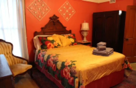 Historic Home With Modern Amenities - Great for Families with room for up to 18!